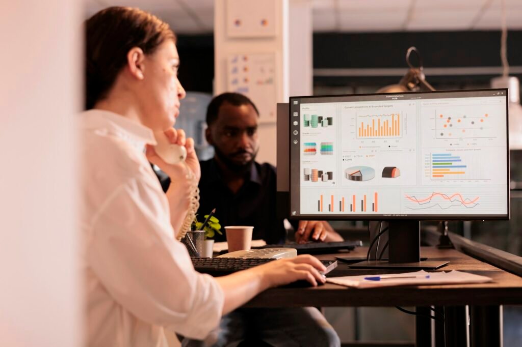 Employee analyzing marketing interactive dashboard on computer screen